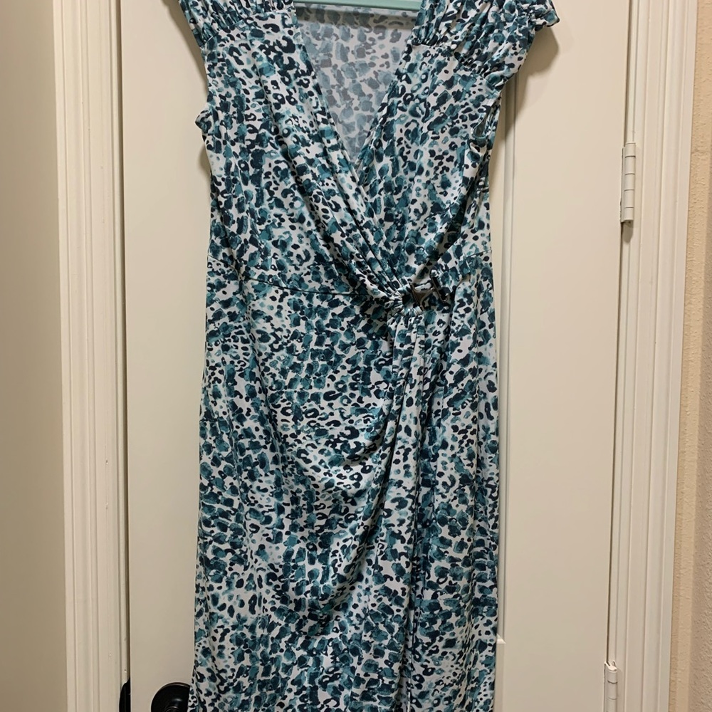 Apt 9 dress, White, green, size medium in excellent condition.